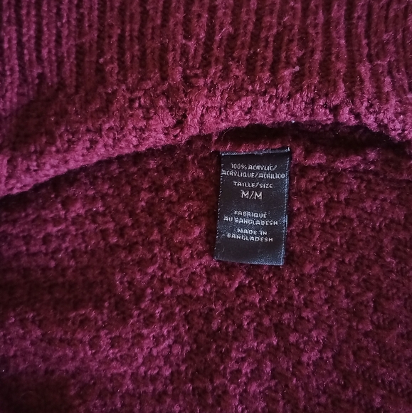 Suzy Shier Women's Burgundy Oversized V-neck Cable Knit Sweater - Picture 15 of 16